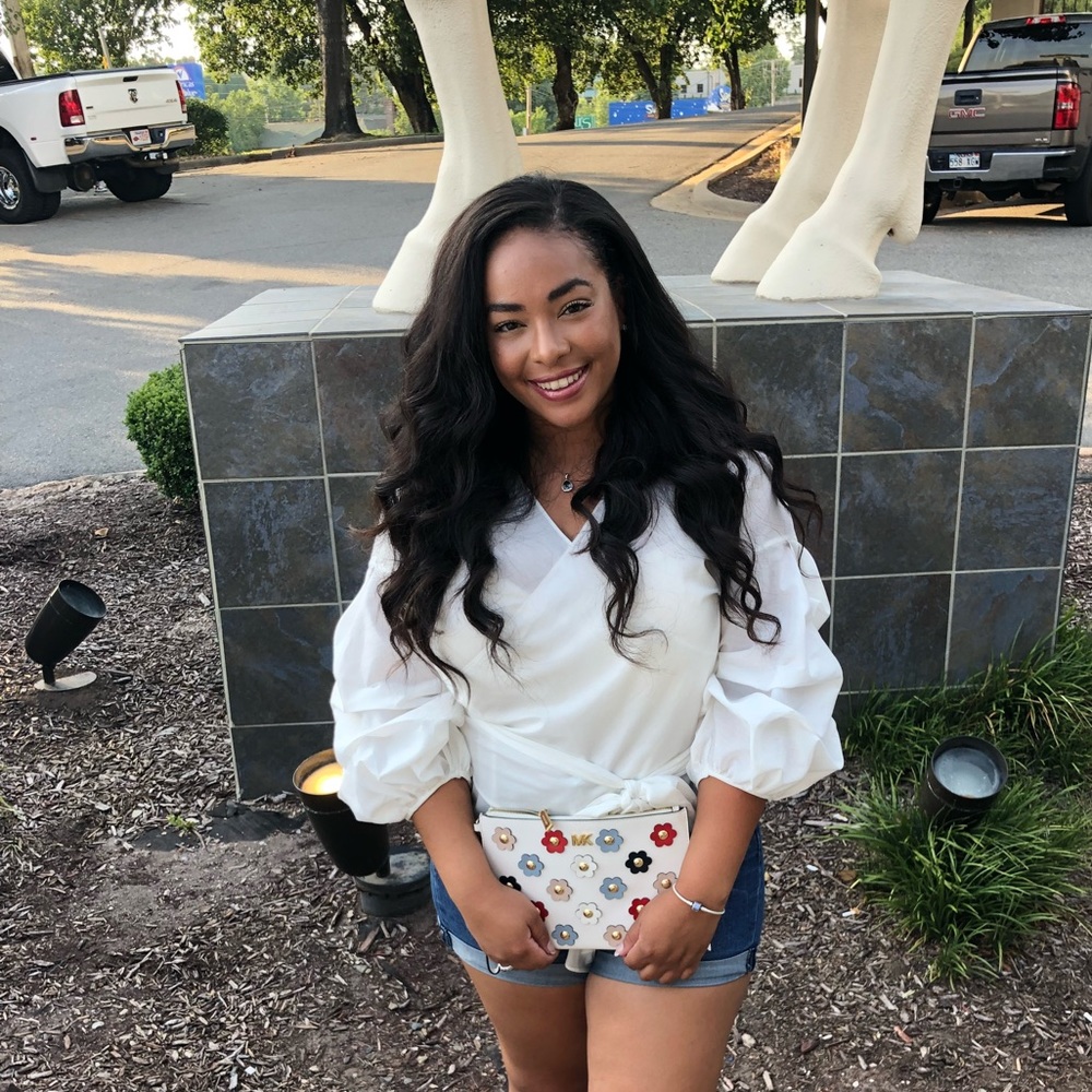 This super cute white top